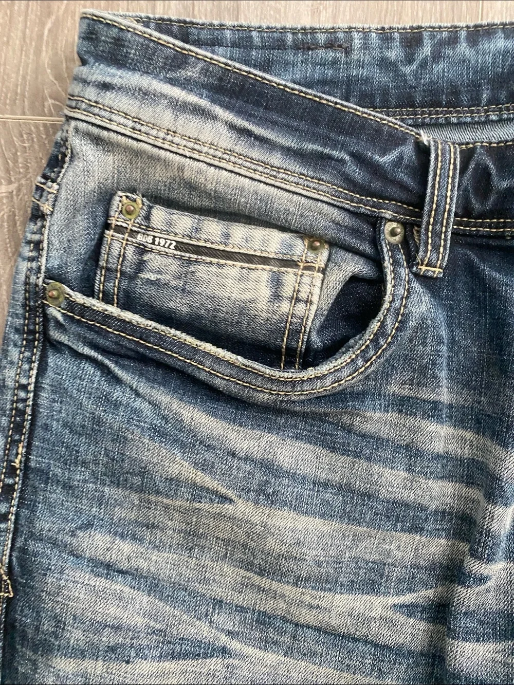 Buffalo David Bitton Mens Jeans 13203-B distressed light denim jeans | 33/30